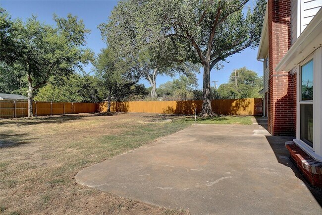Building Photo - 1104 Shady Pine Ct