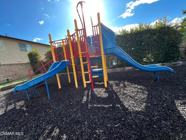 Building Photo - 2002 Calle La Sombra