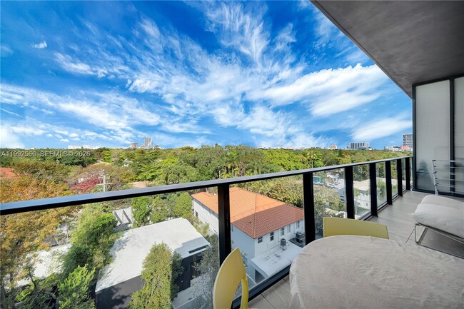 Building Photo - 3156 SW 27th Ave