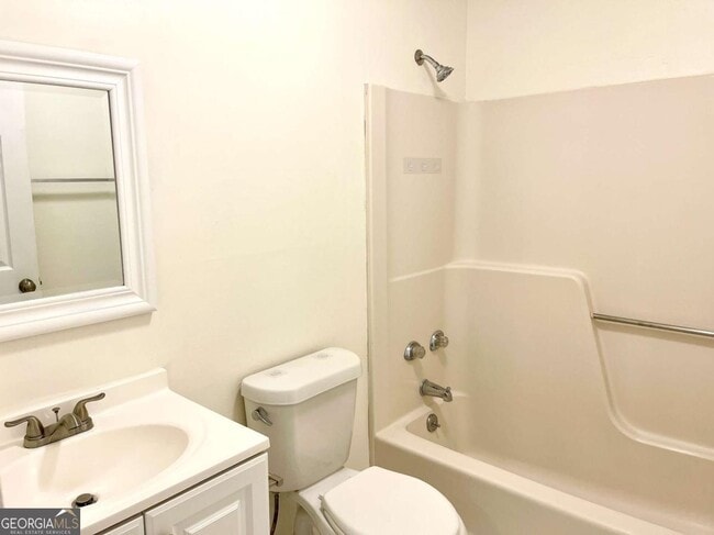 Building Photo - 135 Meadowbrook Ct