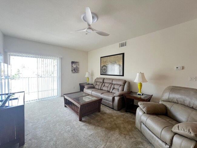 Building Photo - 3550 Bay Sands Dr
