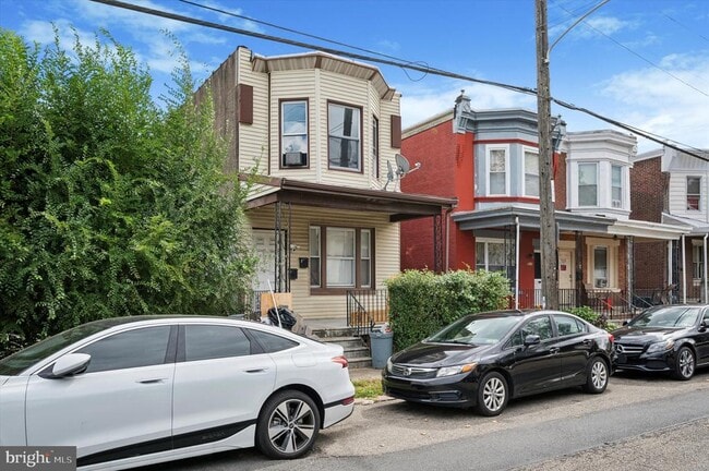 Building Photo - 5841 N 12th St