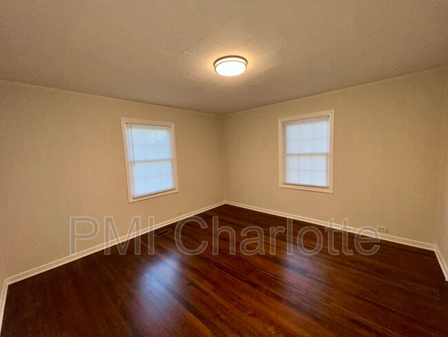 Building Photo - 503 N Pear St