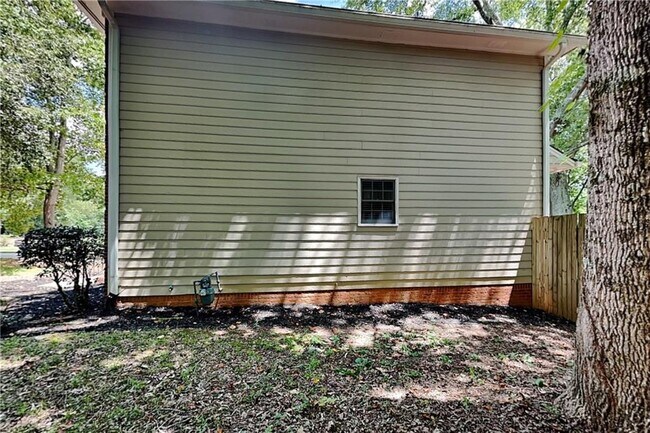 Building Photo - 141 Orchard Dr