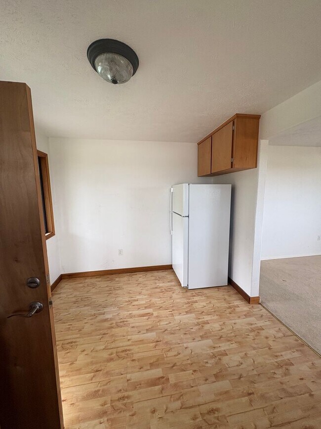 Building Photo - Beautiful 2 bedroom, 1.5 bath located in central Hilo town