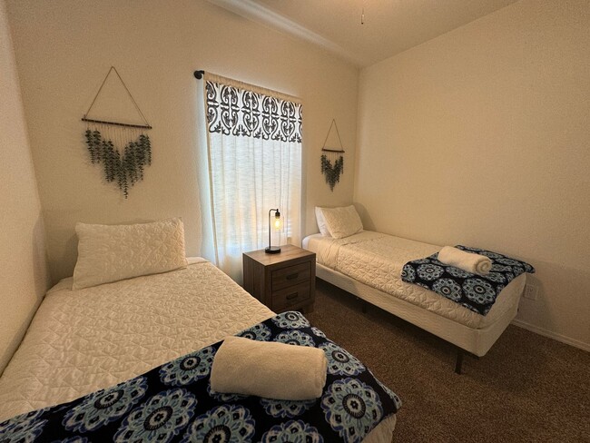 Building Photo - 3 Bedroom Fully Furnished  Custom Build ne...