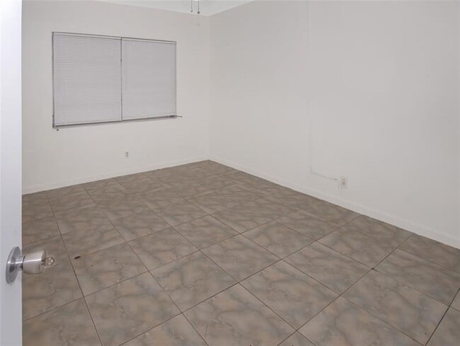 Building Photo - 2361 NE 10th St