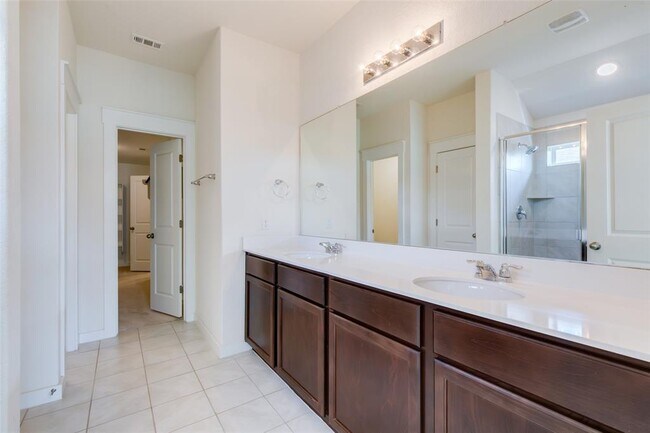 Building Photo - 741 Carol Dr