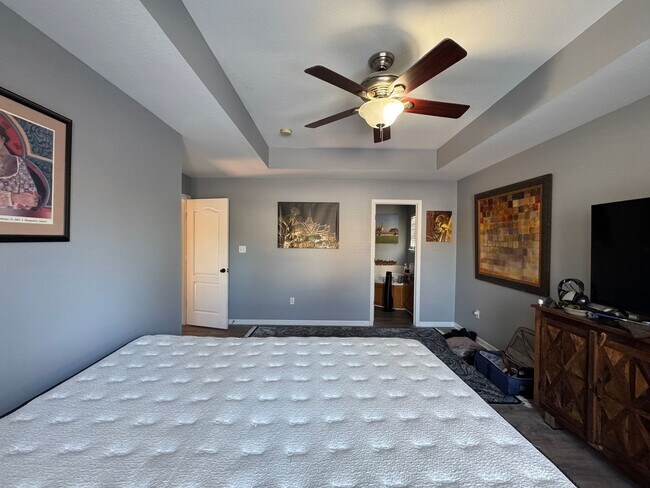 Building Photo - 3 Bedroom Home Furnished or unfurnished available