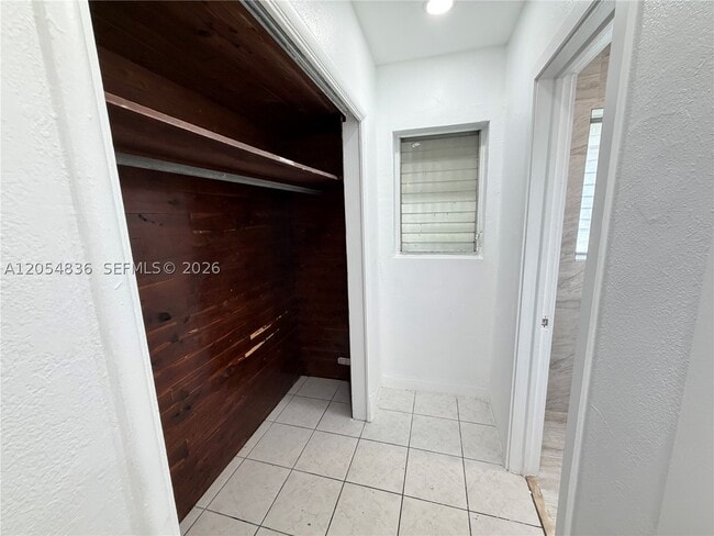 Building Photo - 2041 jackson 4