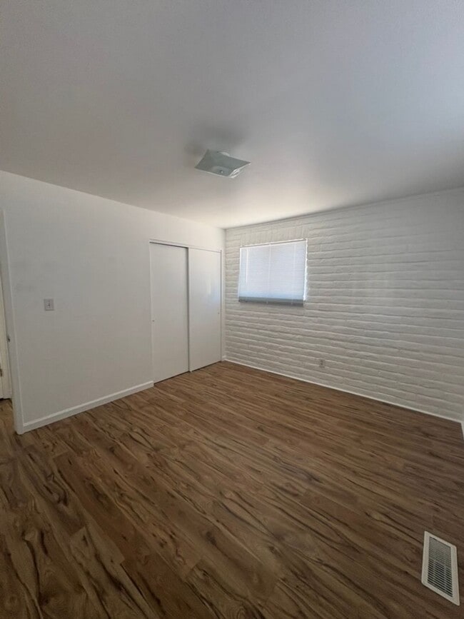 Building Photo - Cozy 2-Bedroom Duplex for Rent!