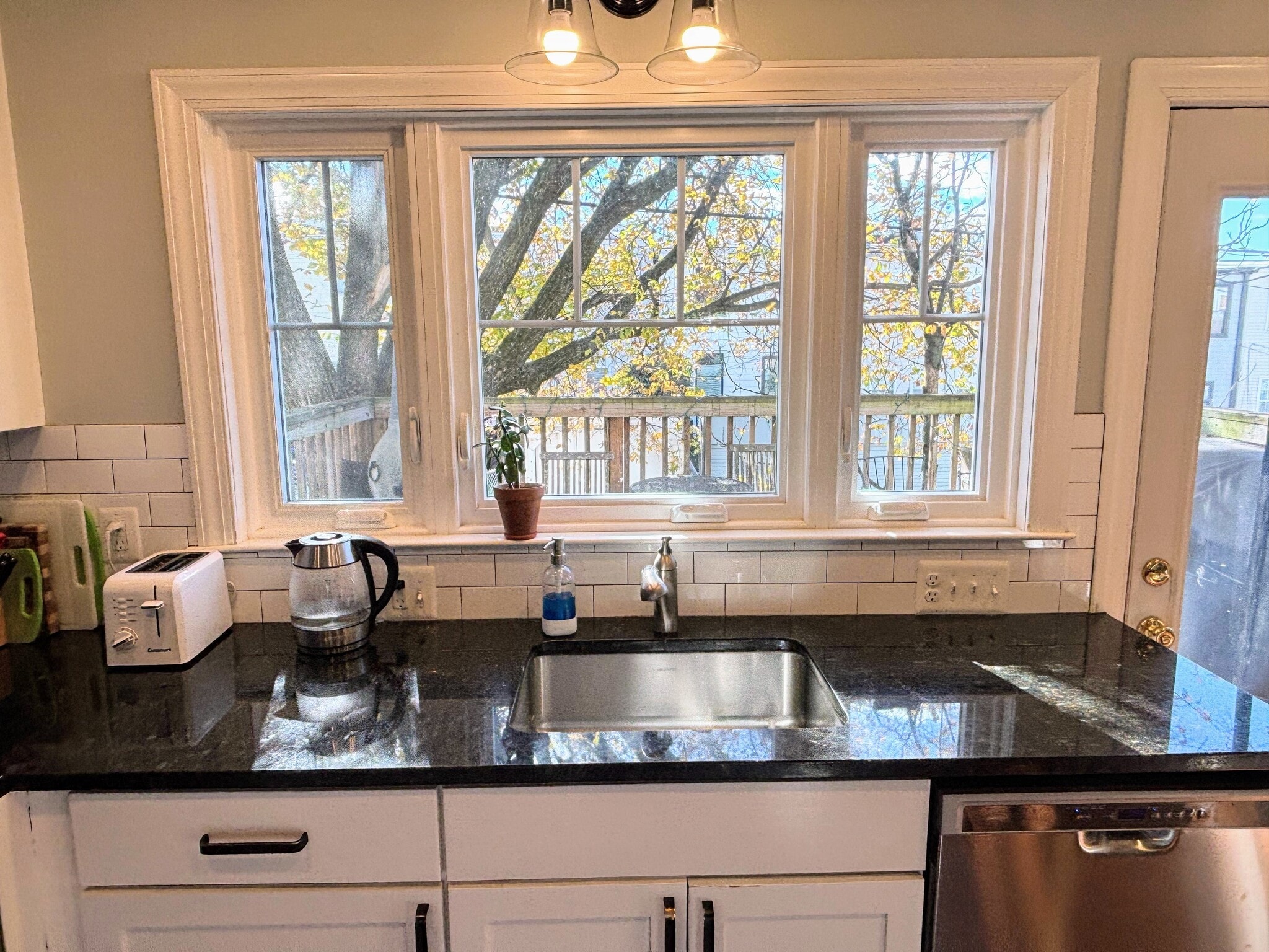 Kitchen - 406 Delafield Pl NW