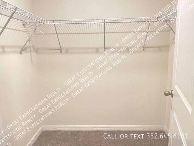 Building Photo - 6563 SE 1st Lp