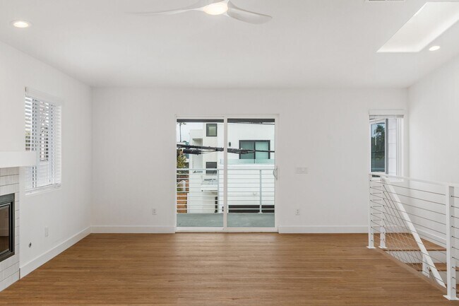 Building Photo - Luxurious Coastal Retreat with Stunning Oc...