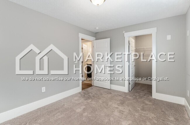 Building Photo - 2437 Bell St Unt 111