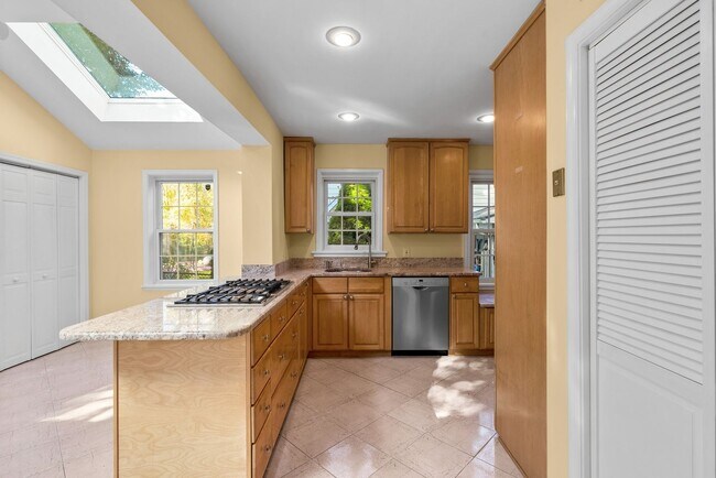 Building Photo - 3 Bed 3 Bath - Kensington Craftsman - Move In Ready