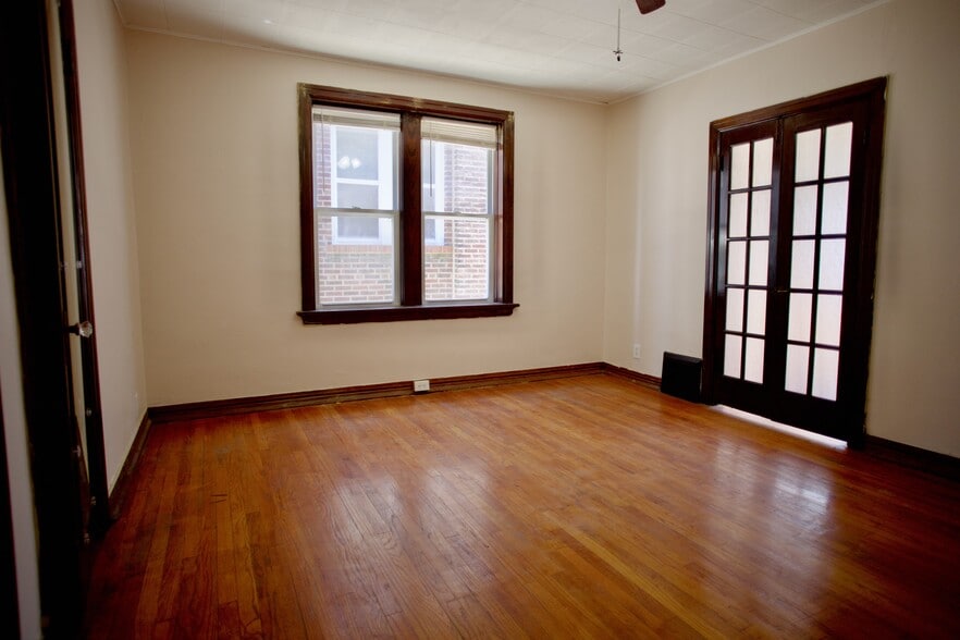 Building Photo - 3927 Dunnica Ave