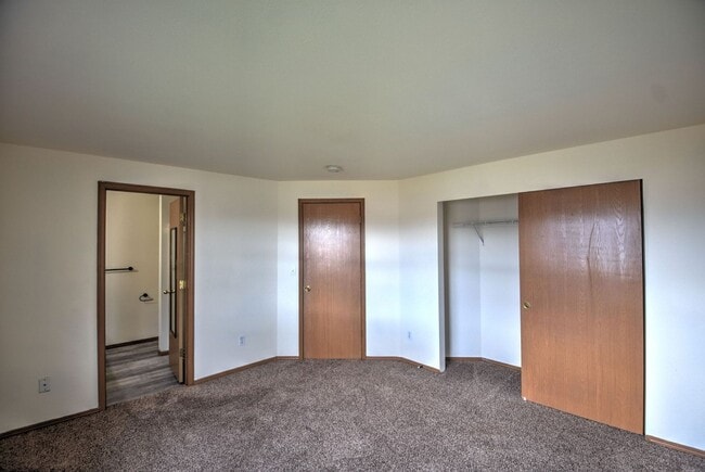 Building Photo - Fantastic 4 bedroom home in excellent loca...