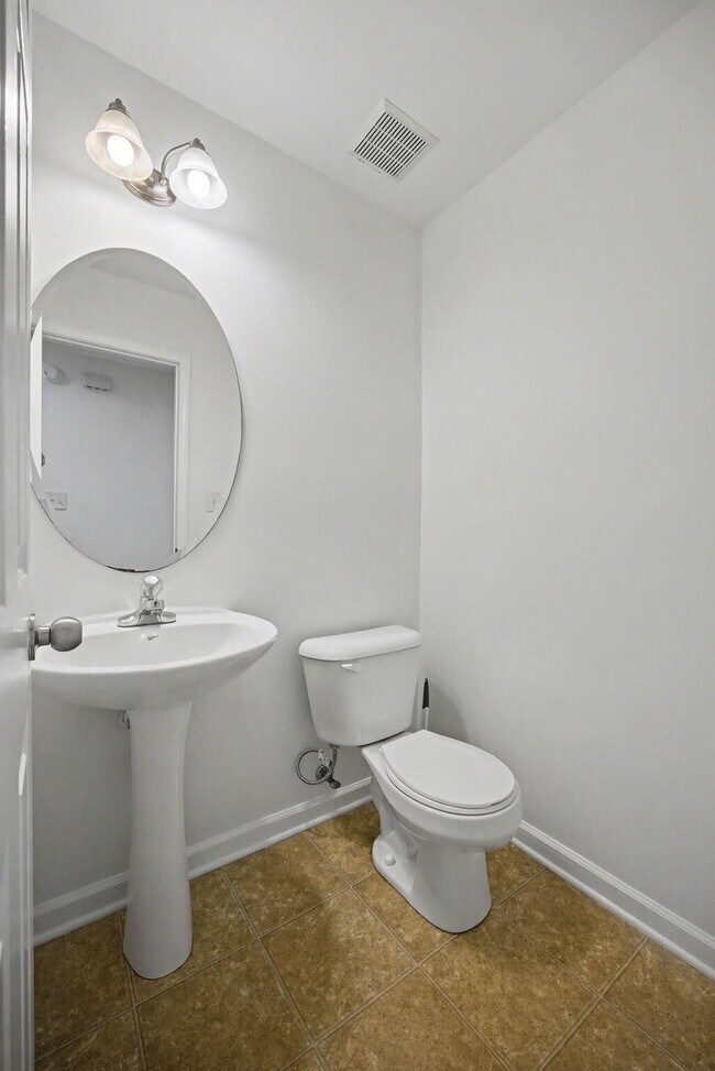 Building Photo - 2540 Sun Seeker Ct