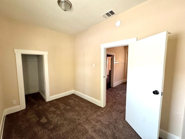 Building Photo - Old World Charm 2 bedroom / 1 bath