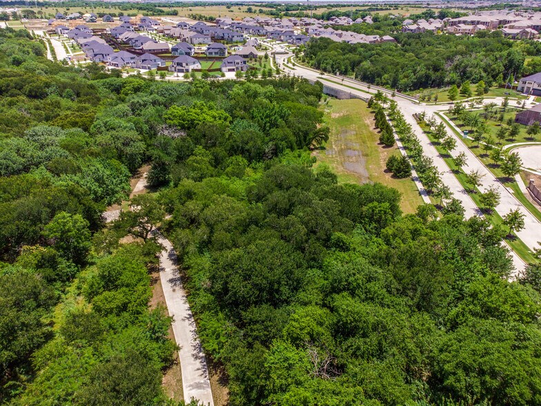 Building Photo - 9759 Hickory Hill Rd
