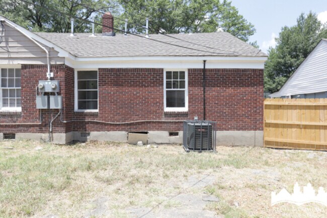 Building Photo - 3149 Jackson Ave