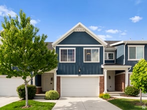 Building Photo - 797 Newfield Dr