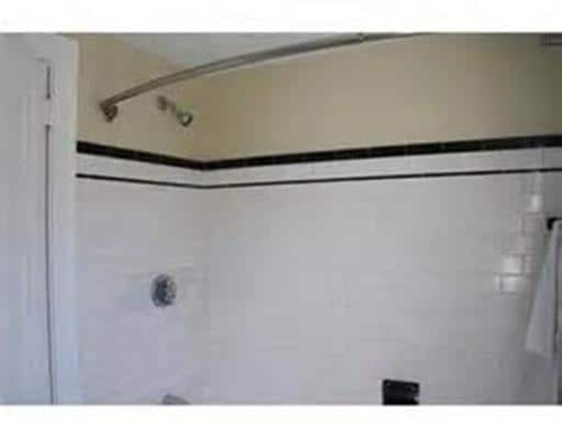 Building Photo - 16 Follen St