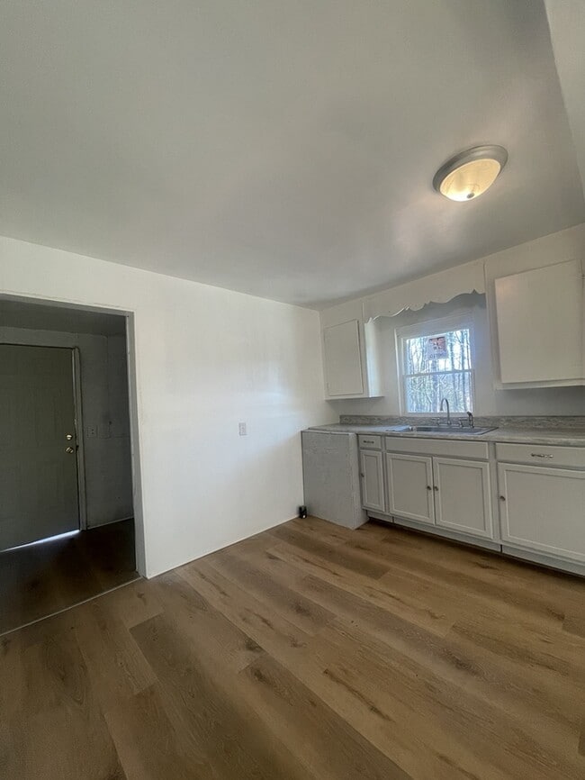 Building Photo - 220 Baker Cir