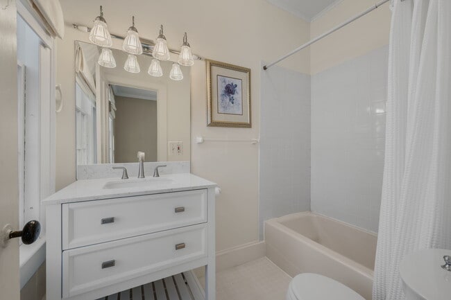 Building Photo - 9 Lyme St