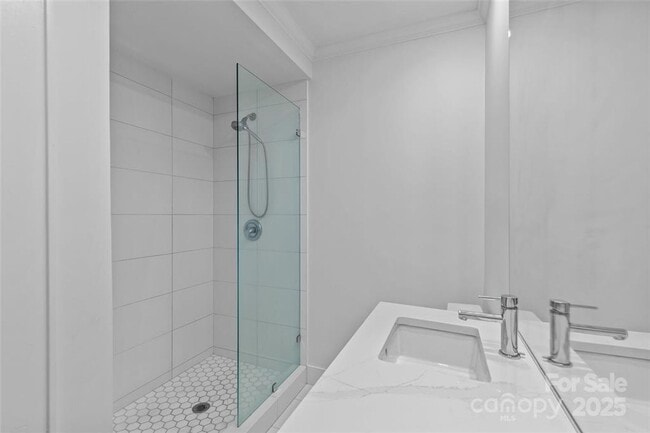 Building Photo - Myers Park - T.R. Lawing Realty, Inc
