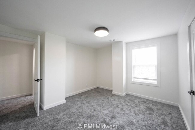 Building Photo - 428 N Bradley Ave