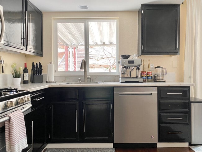 Building Photo - 1825 Sierra Highlands Dr