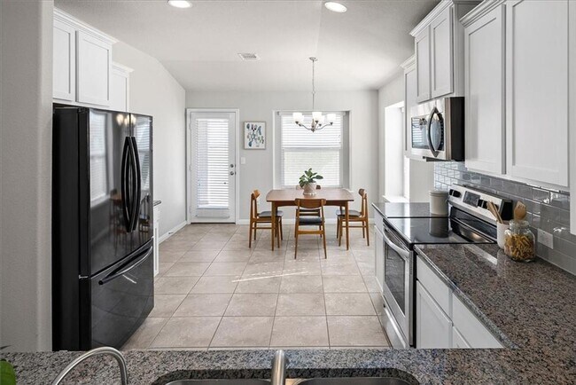 Building Photo - 3 Bedroom, 2 Bath, Single Story Home in Highland Park