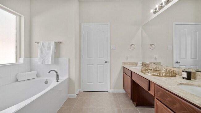 Building Photo - 6439 Brimridge Ln
