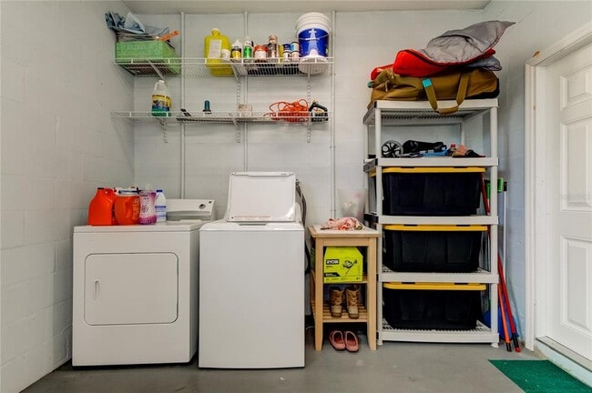 Building Photo - 7214 S De Soto St