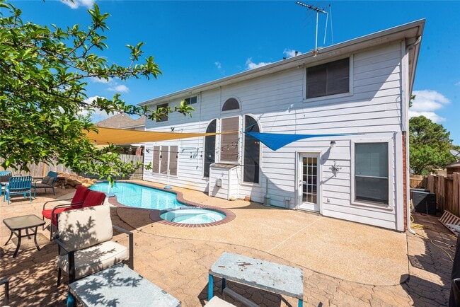 Building Photo - 10815 Oak Bayou Ln