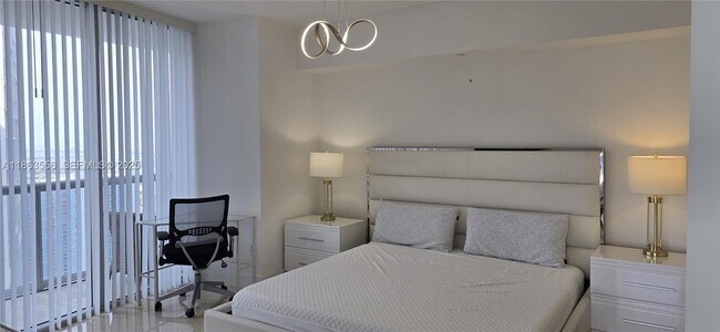 Building Photo - 495 Brickell Ave