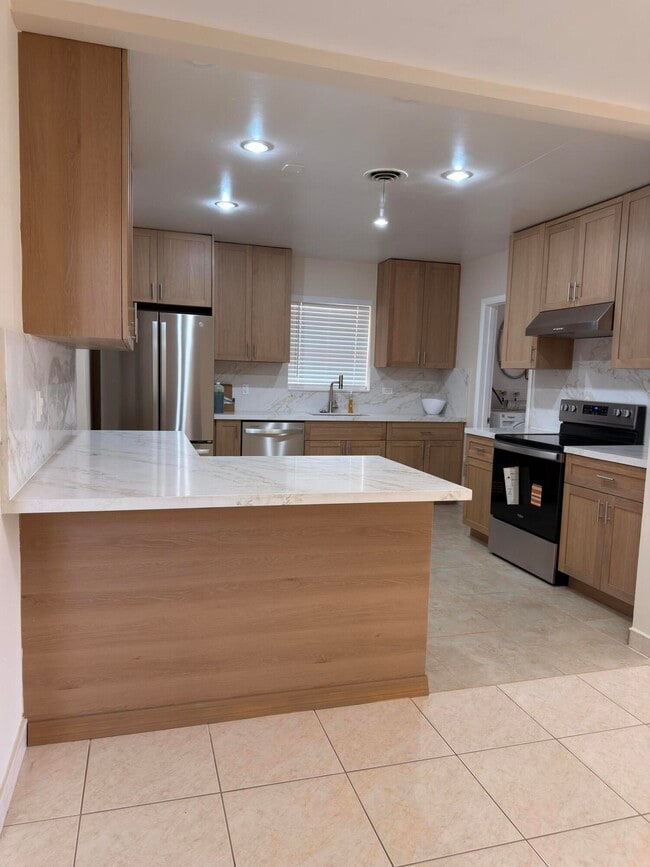 Building Photo - 7500 SW 98th Ct