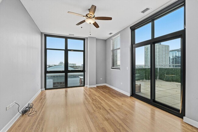 Building Photo - 221 E Cullerton St