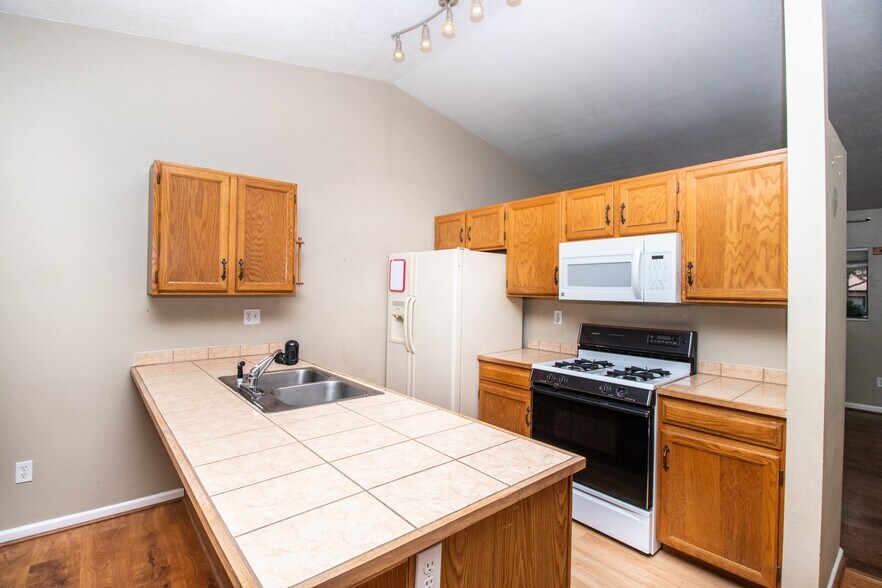 Building Photo - 5742 Stoney Pass Dr