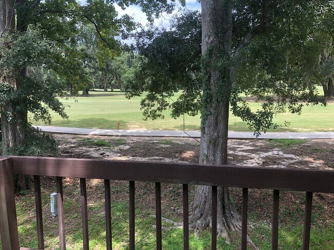 Building Photo - Upstairs unit on Hilaman Golf Course!