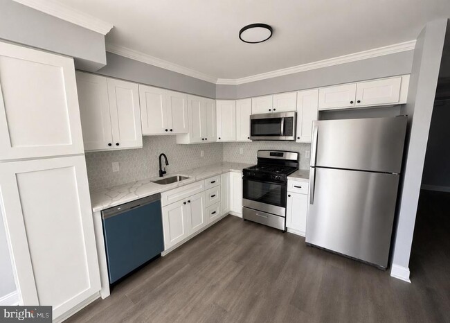 Building Photo - 272 Sequoia Dr