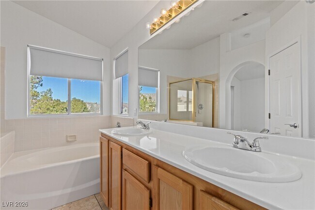 Building Photo - 9475 S Soloshine St