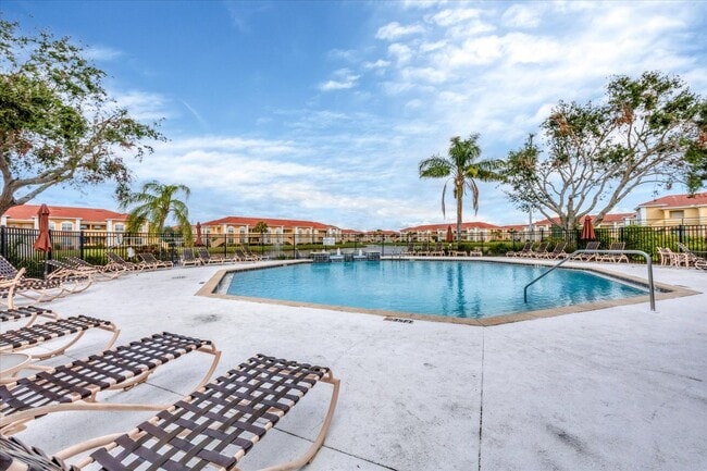 Building Photo - LIGHT, BRIGHT AND SPACIOUS 1 BEDROOM 1 BATHROOM 2ND FLOOR CONDO LOCATED IN THE HIGHLY SOUGHT AFTE...