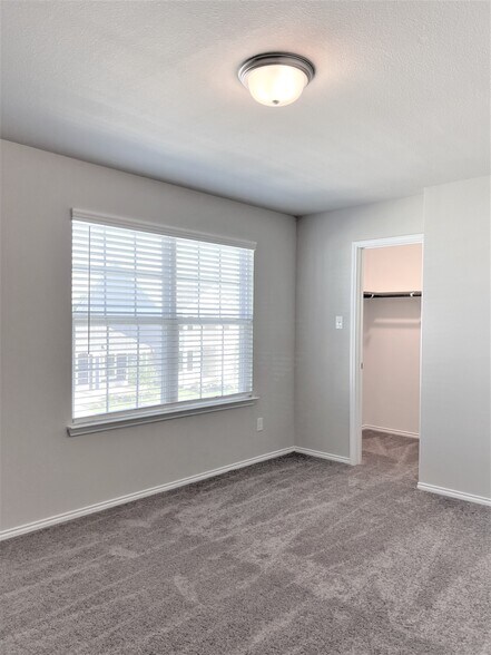 Building Photo - 5945 Hopkins Dr