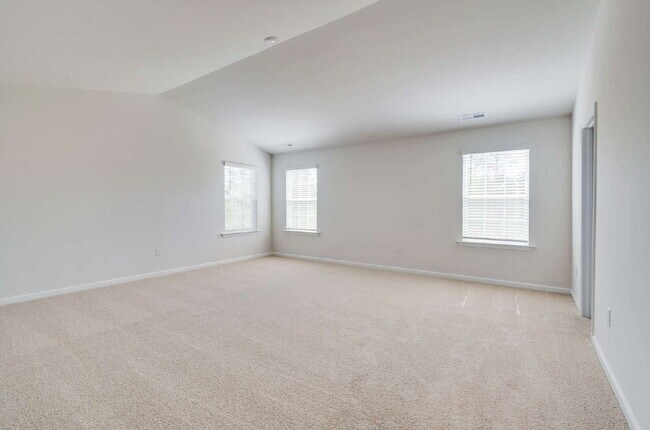 Building Photo - Spacious 4-Bed Gem with 2.5 Baths in Fuqua...