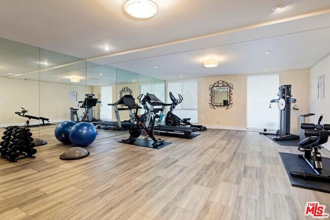 Building Photo - 1351 N Crescent Heights Blvd