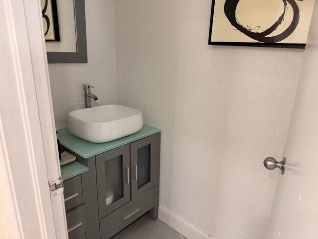 Building Photo - 5130 Elmhurst Rd