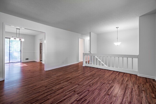 Building Photo - Stunningly renovated 4 bedroom 3 bathroom ...